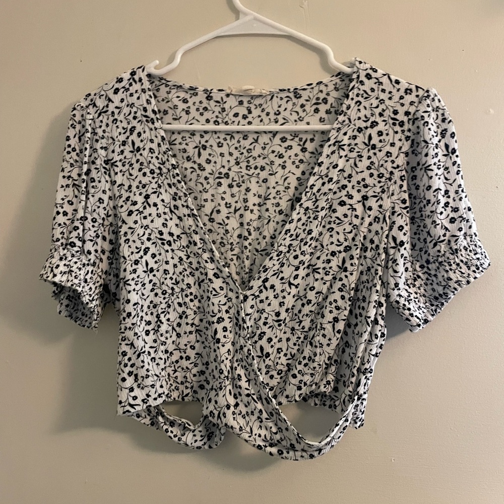 Pacsun low cut crop top. White with black flower design.